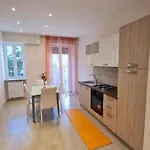 Casa Stella Centro Foce 200 Mt Dalla Passeggiata Imperatrice 公寓 圣雷默