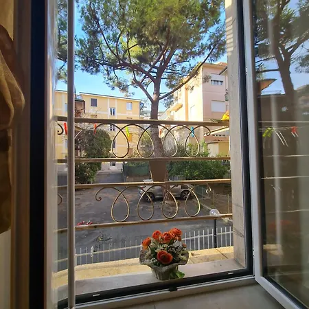 Casa Stella Centro Foce 200 Mt Dalla Passeggiata Imperatrice 圣雷默